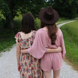 Meet your Posher, Allie and Emma